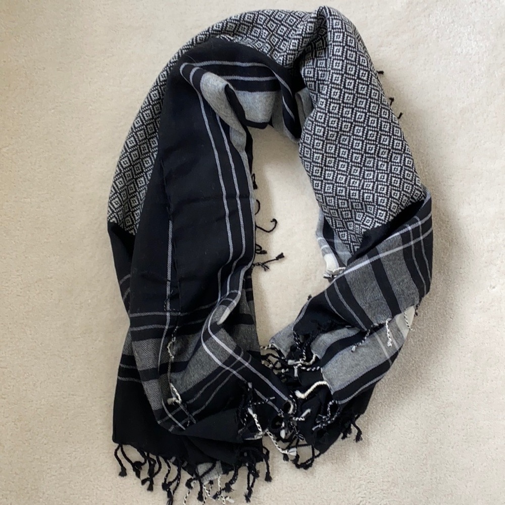 Black and white patterned scarf